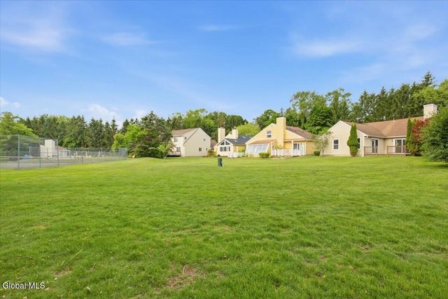 24 Loudonwood East, Colonie, NY 12211