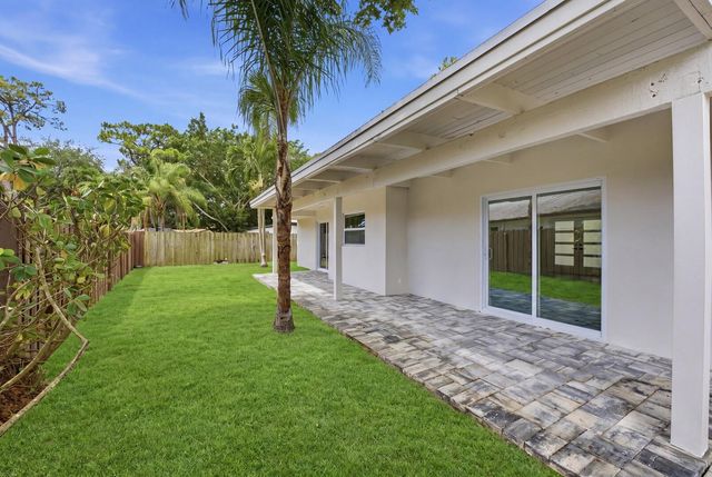 2908 NW 24th Way, Boca Raton, FL 33431