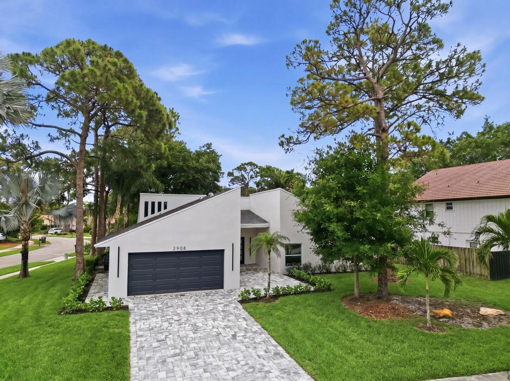 2908 NW 24th Way, Boca Raton, FL 33431