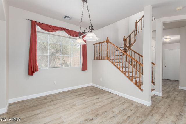 204 W Mountain Sage Drive, Phoenix, AZ 85045