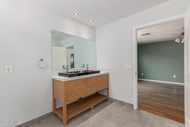 204 W Mountain Sage Drive, Phoenix, AZ 85045