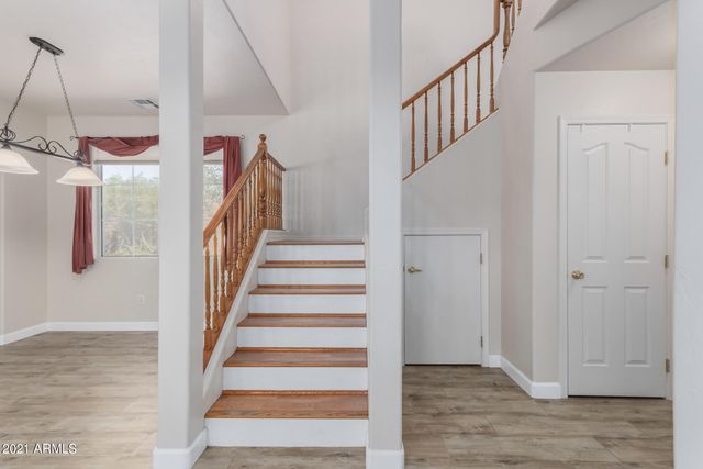 204 W Mountain Sage Drive, Phoenix, AZ 85045