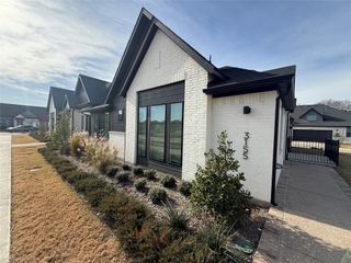 3155 Winter Rose Way RR # 8, Arlington, TX 76005