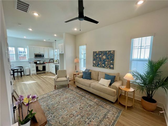 658 W Price Avenue, Springdale, AR 72764