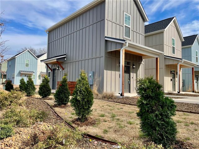 658 W Price Avenue, Springdale, AR 72764