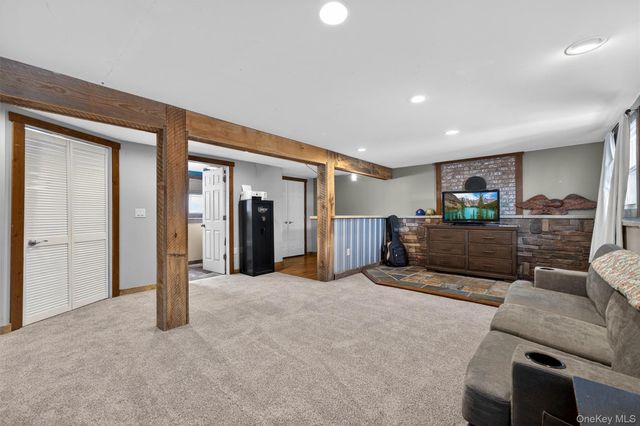 85 Farries Avenue, Florida, NY 10921