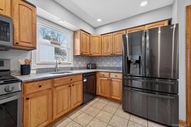 85 Farries Avenue, Florida, NY 10921