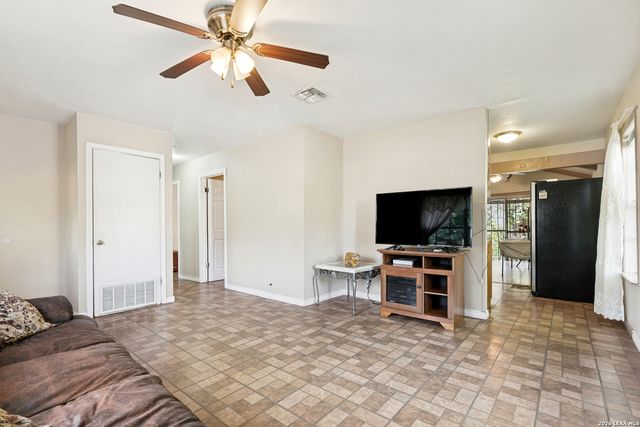 3938 Motes Dr, San Antonio, TX 78237