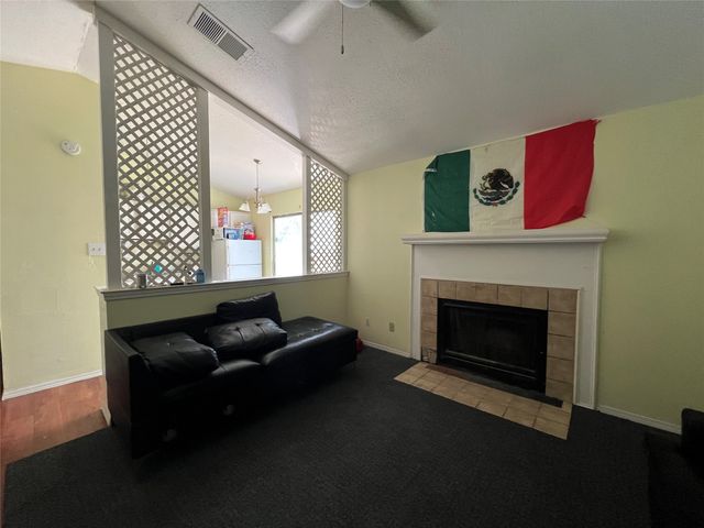 452 Pleasant Meadows Lane, Dallas, TX 75217