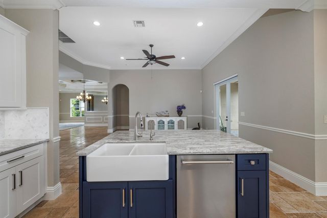 912 SW Sun Circle, Palm City, FL 34990