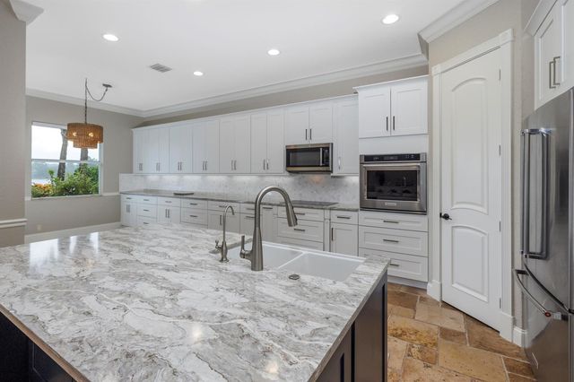 912 SW Sun Circle, Palm City, FL 34990