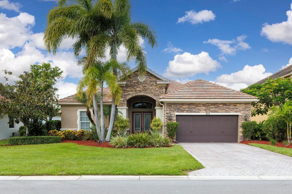 912 SW Sun Circle, Palm City, FL 34990