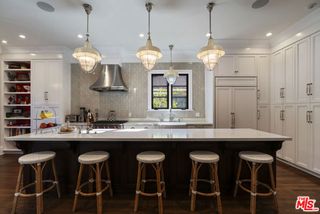934 S Mullen Avenue, Los Angeles, CA 90019