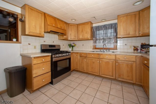13 Glenwood Ln, Vernon Twp., NJ 07461