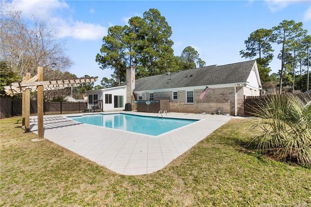 402 Thorncliff Drive, Fayetteville, NC 28303