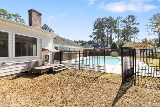 402 Thorncliff Drive, Fayetteville, NC 28303