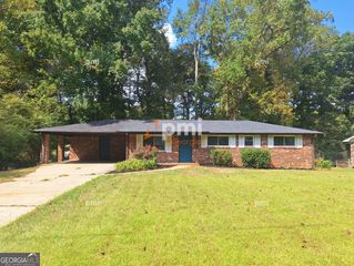 6139 Lullwater Drive, Douglasville, GA 30135