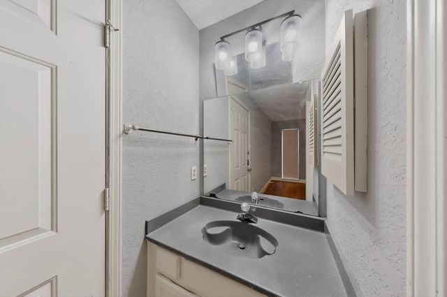 9811 Walnut Street 203, Dallas, TX 75243