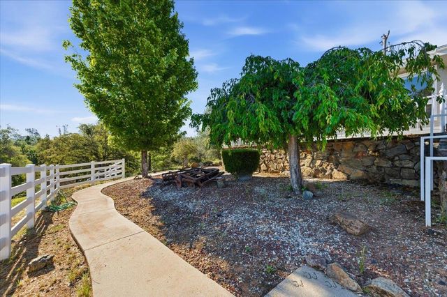 22233 Mccourtney Rd, Grass Valley, CA 95949