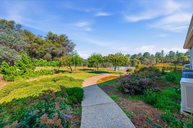 22233 Mccourtney Rd, Grass Valley, CA 95949