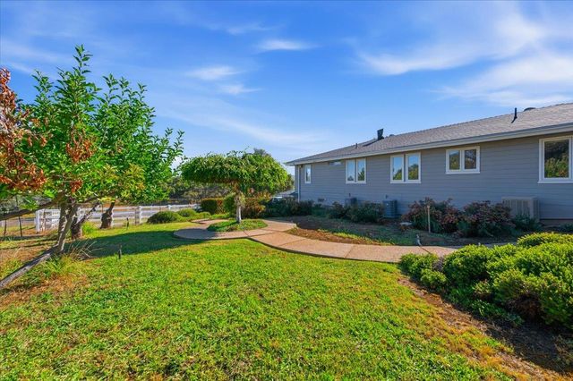 22233 Mccourtney Rd, Grass Valley, CA 95949