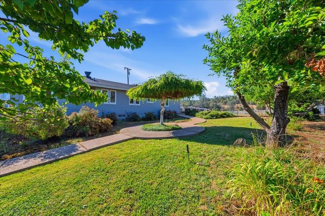 22233 Mccourtney Rd, Grass Valley, CA 95949