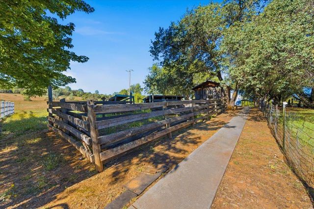 22233 Mccourtney Rd, Grass Valley, CA 95949