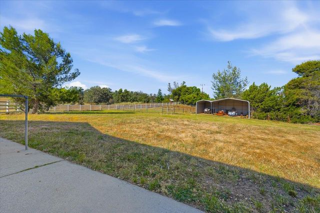 22233 Mccourtney Rd, Grass Valley, CA 95949