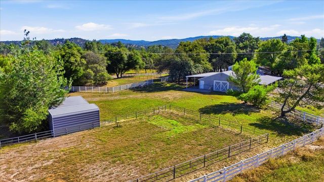 22233 Mccourtney Rd, Grass Valley, CA 95949