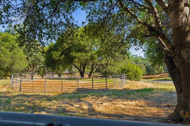 22233 Mccourtney Rd, Grass Valley, CA 95949