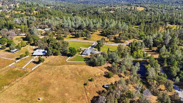 22233 Mccourtney Rd, Grass Valley, CA 95949