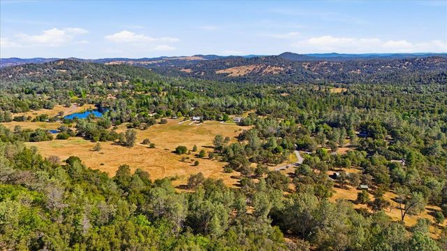 22233 Mccourtney Rd, Grass Valley, CA 95949