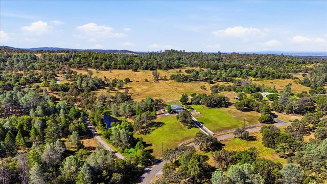 22233 Mccourtney Rd, Grass Valley, CA 95949