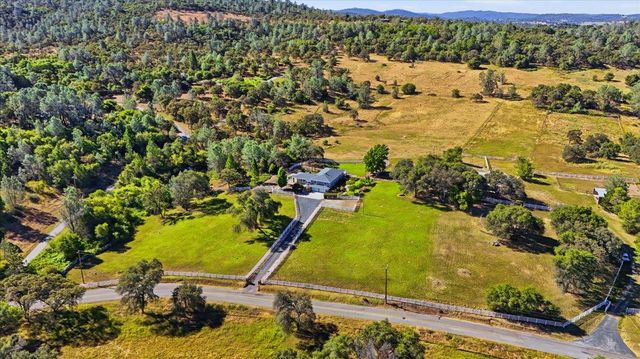 22233 Mccourtney Rd, Grass Valley, CA 95949