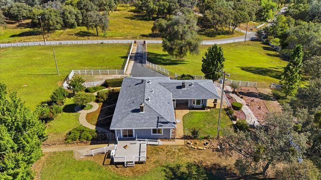 22233 Mccourtney Rd, Grass Valley, CA 95949