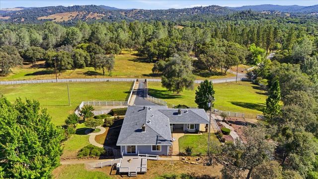 22233 Mccourtney Rd, Grass Valley, CA 95949