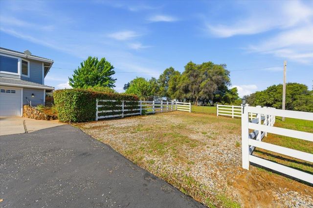 22233 Mccourtney Rd, Grass Valley, CA 95949