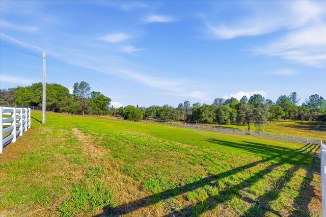 22233 Mccourtney Rd, Grass Valley, CA 95949