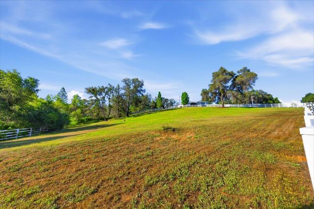 22233 Mccourtney Rd, Grass Valley, CA 95949