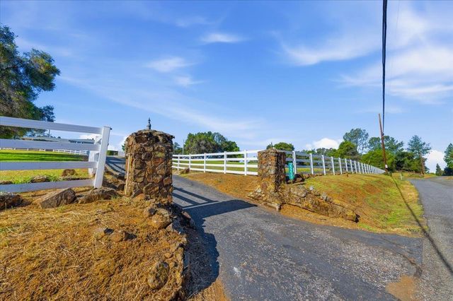 22233 Mccourtney Rd, Grass Valley, CA 95949