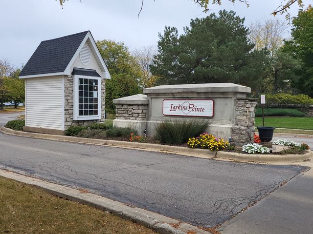 1911 MAYAN Court 1911, Joliet, IL 60435