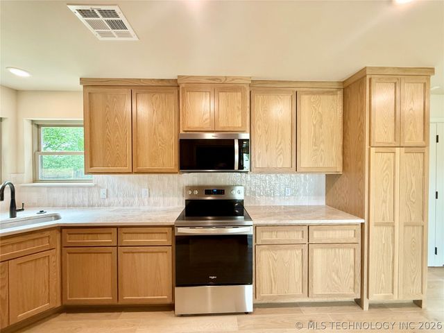 12005 E 85th Place North, Owasso, OK 74055
