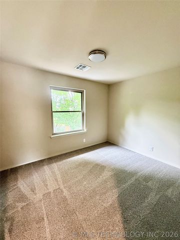 12005 E 85th Place North, Owasso, OK 74055