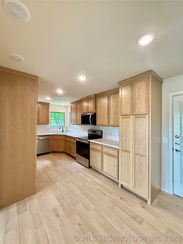 12005 E 85th Place North, Owasso, OK 74055