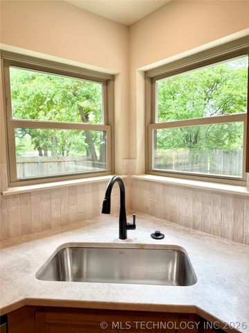 12005 E 85th Place North, Owasso, OK 74055