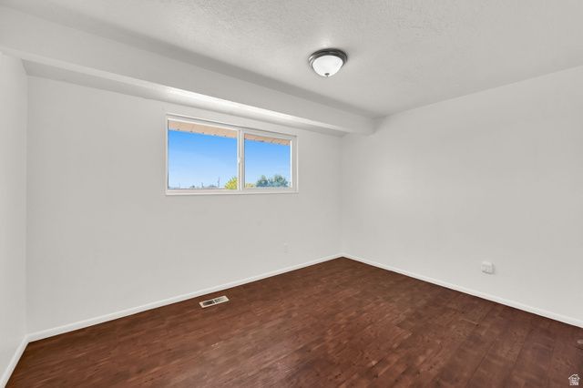 1453 S VALHALLA DR, Clearfield, UT 84015