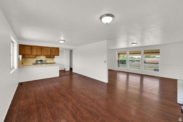 1453 S VALHALLA DR, Clearfield, UT 84015