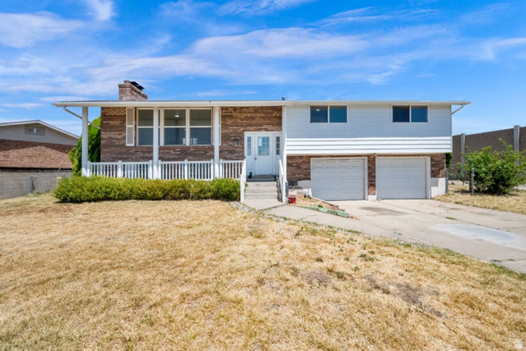 1453 S VALHALLA DR, Clearfield, UT 84015
