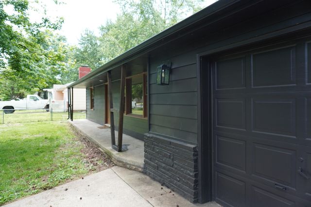 1643 S South Avenue, Springfield, MO 65807