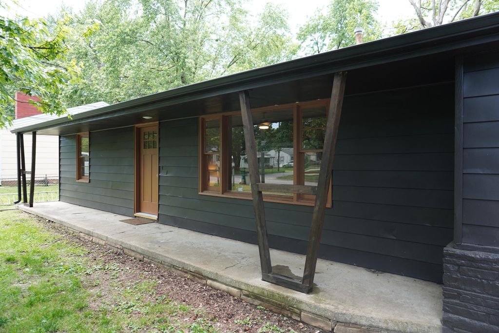 1643 S South Avenue, Springfield, MO 65807